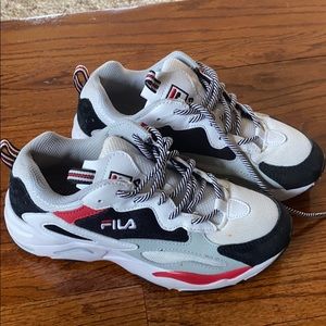Fila black, red and white tennis shoes